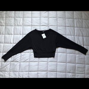 Black long sleeve crop top